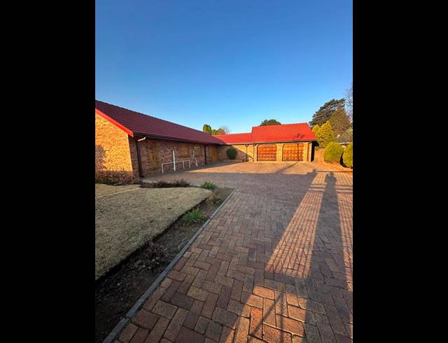 6 BEDROOM HOUSE FOR SALE IN SHARON PARK